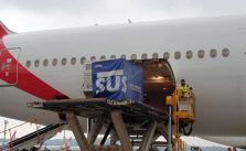 BOA NOTÍCIA: Avião com os 2 milhões de doses da vacina da Índia chega a São Paulo