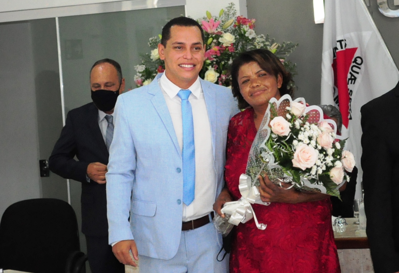 COMENTANDO… SELENA DO CATÉ TOMA POSSE COMO VEREADORA, DISCURSA E EMOCIONA MUITAS PESSOAS NA CÂMARA MUNICIPAL