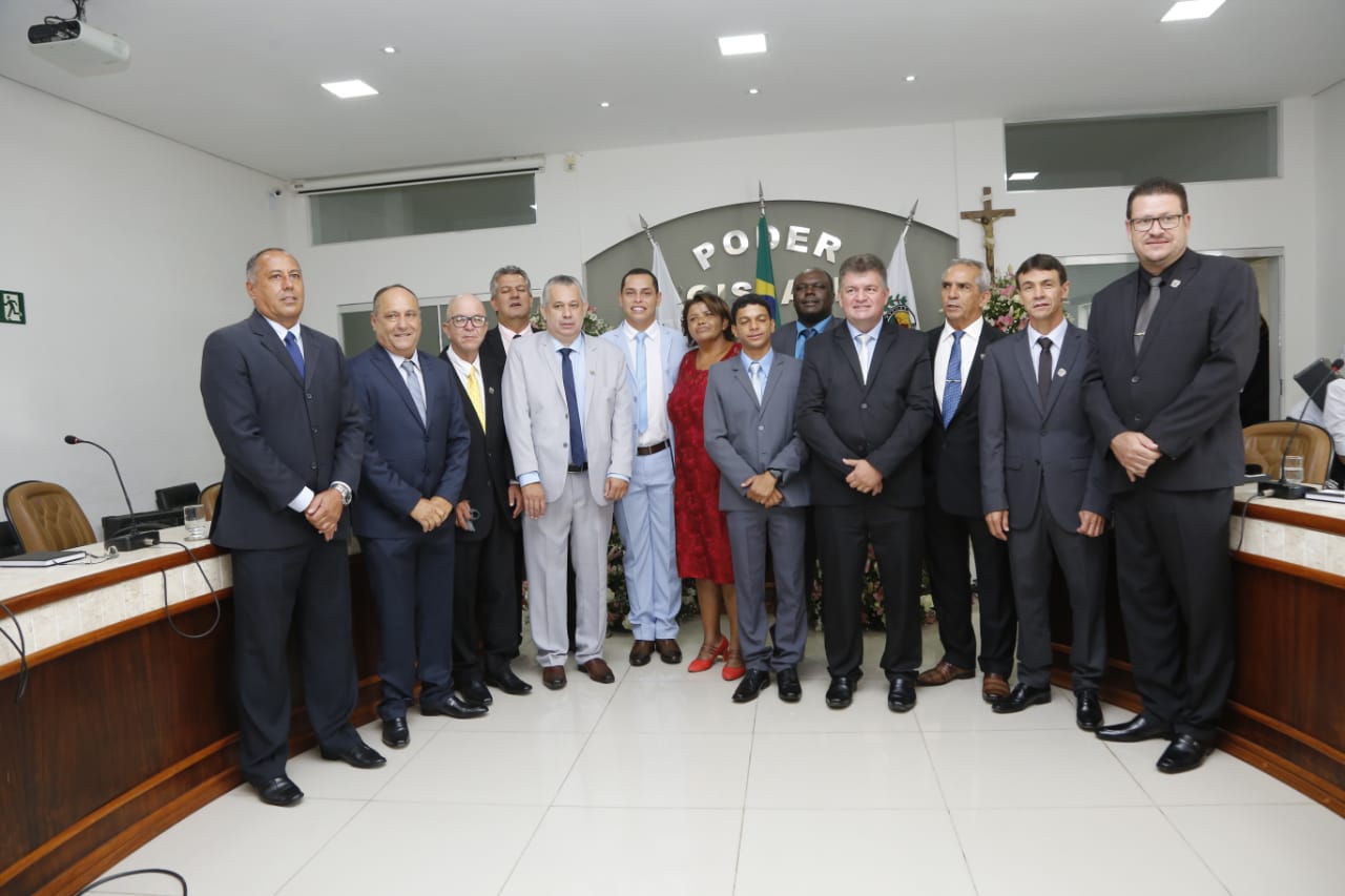SESSÃO SOLENE MARCA POSSE DOS VEREADORES, PREFEITO E VICE-PREFEITO DE TRÊS PONTAS