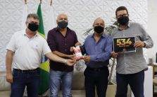 Cocatrel inicia entrega das doações de leite à Prefeitura Municipal de Três Pontas