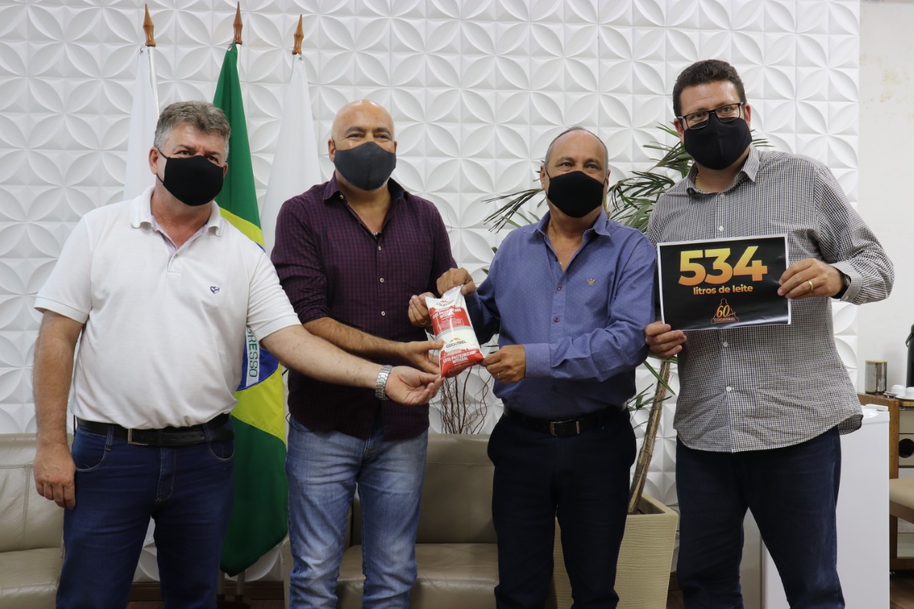 Cocatrel inicia entrega das doações de leite à Prefeitura Municipal de Três Pontas
