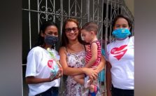 ‘Eu amo meu próximo’: ação ajuda crianças que perderam pais na pandemia