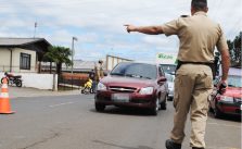 Lei que cancela o reboque em blitz é sancionada por Bolsonaro