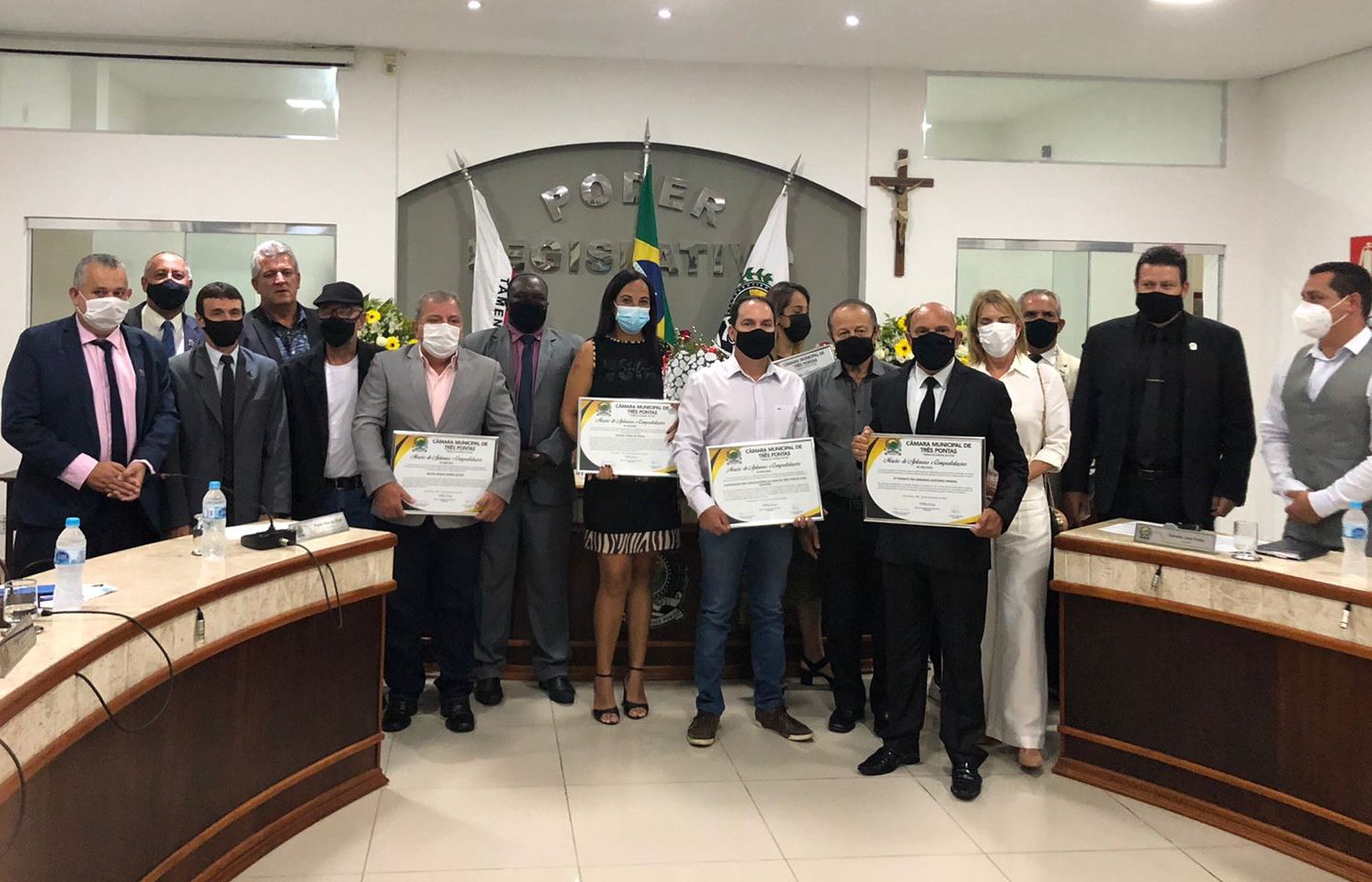 Homenagens e Projetos Aprovados marcam Reunião da Câmara em Três Pontas