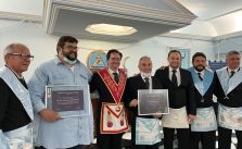 DR. LUCAS ERBST RECEBE HOMENAGEM DA LOJA MAÇÔNICA EM TRÊS PONTAS