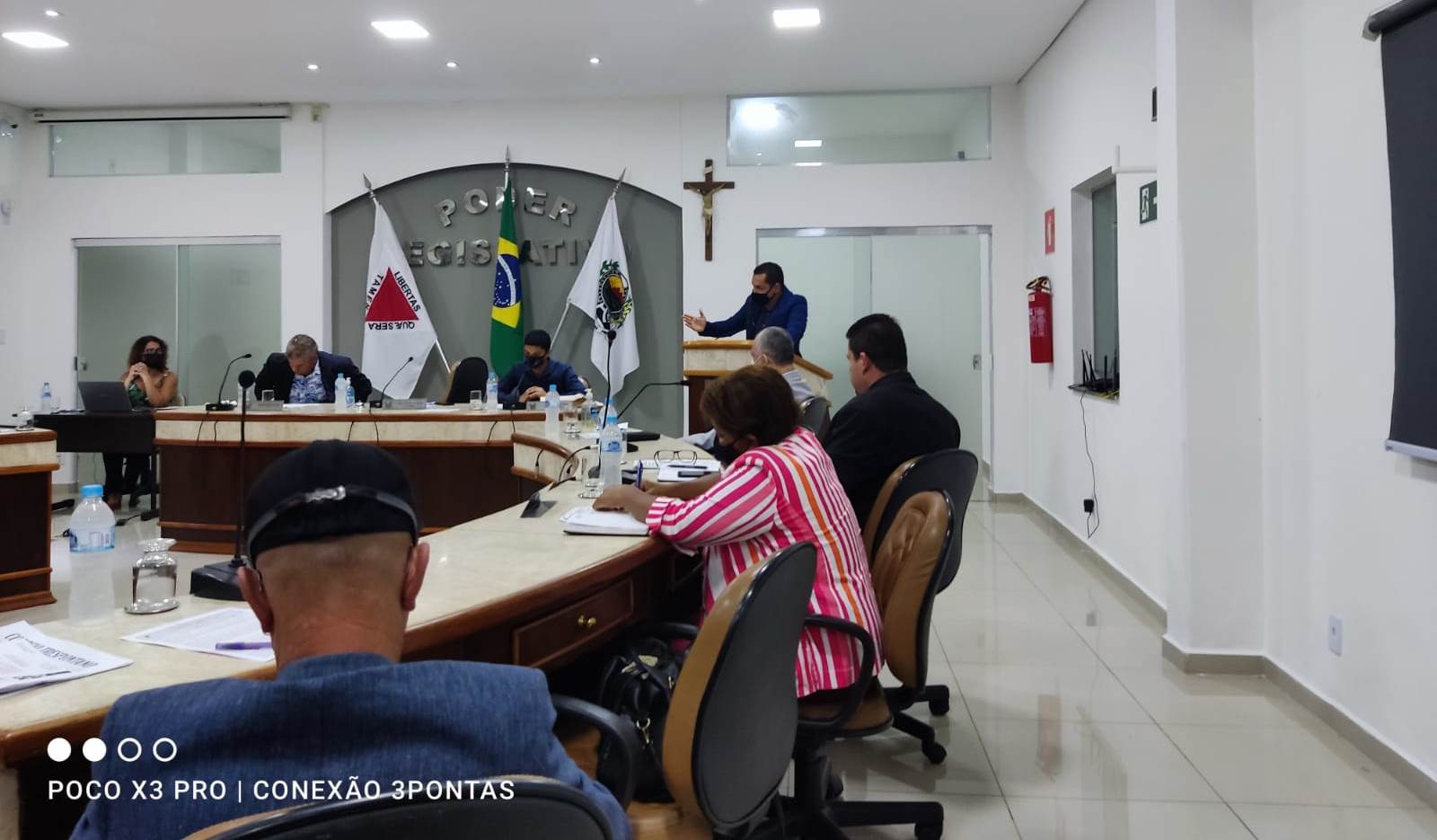 Clima quente na Câmara: Vereadores ‘disparam’ contra secretário de obras do município