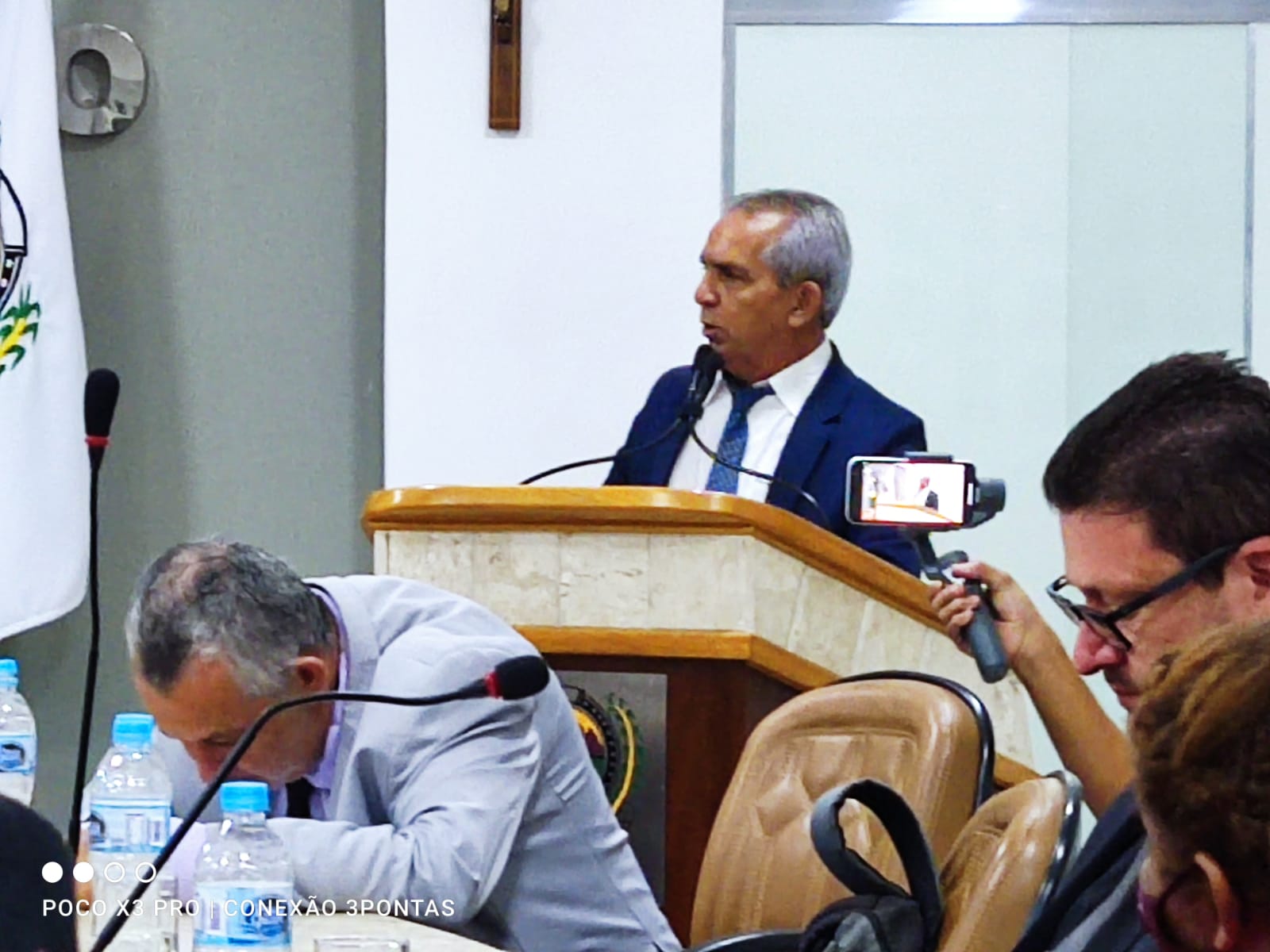 Projetos aprovados, cobranças, denúncia grave e homenagens às mulheres marcaram a reunião da Câmara desta semana