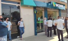 SICOOB VALORIZA E PRESENTEIA AS MULHERES