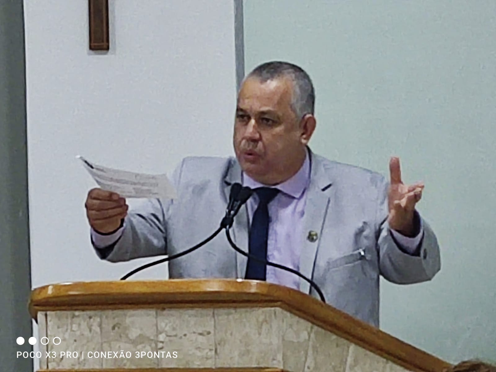 Vereador ‘Coelho do Bar’ é acusado de ameaças e tiros em portão de residência em Três Pontas