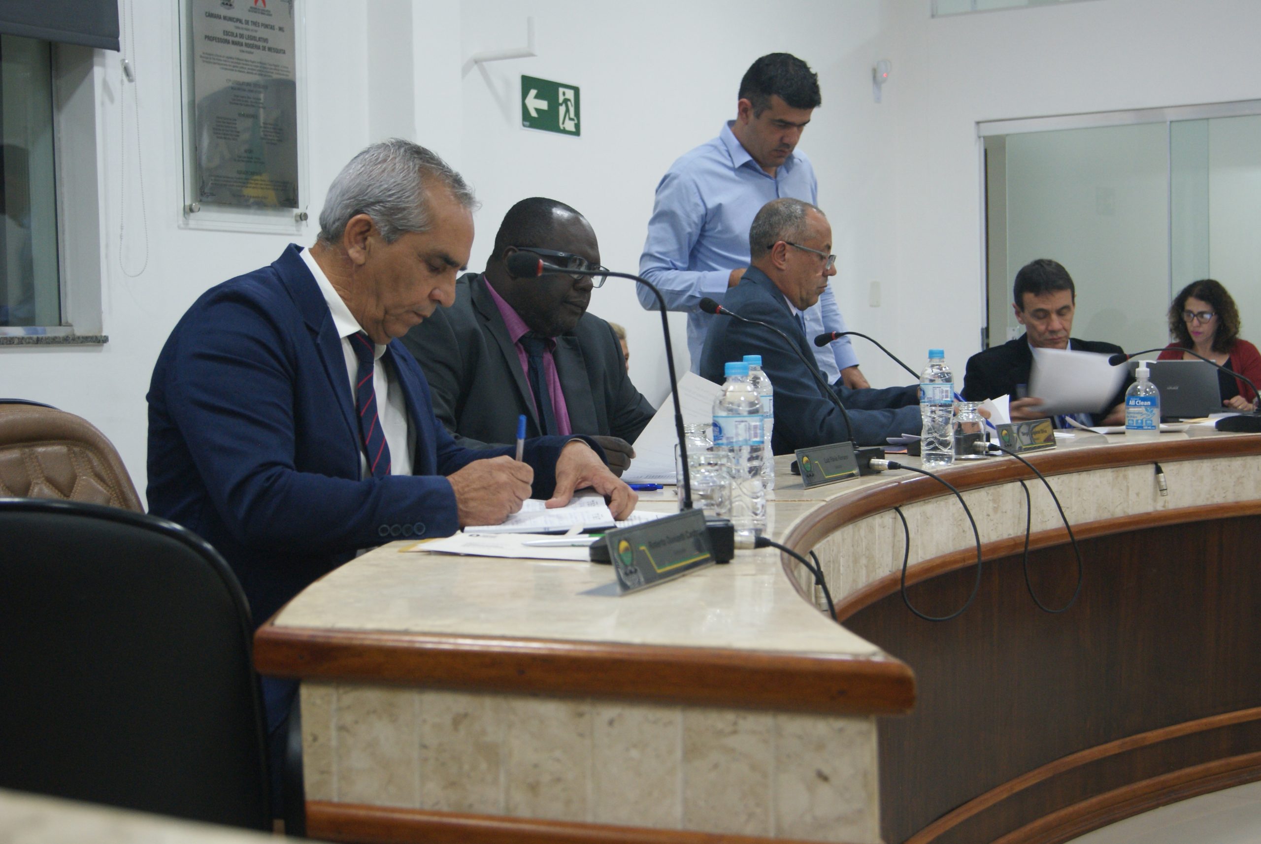 NA CÂMARA: Projetos abrem crédito para SAAE e secretarias municipais.