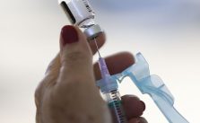 Dia do Adolescente reforça importância da vacinação contra o HPV