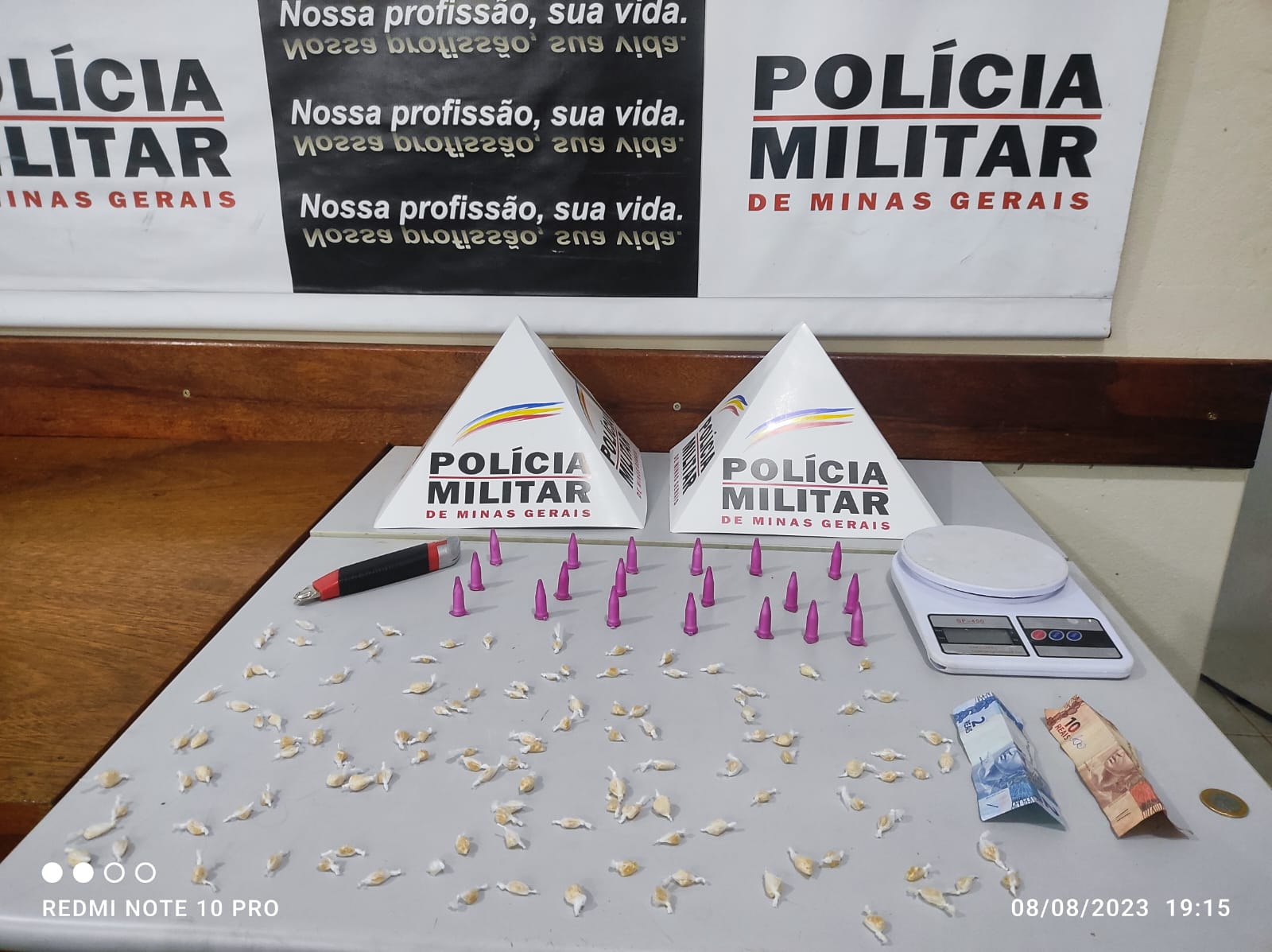 Jovem de 16 anos é apreendido pela PM com 120 pedras de crack e 19 flaconetes de cocaína