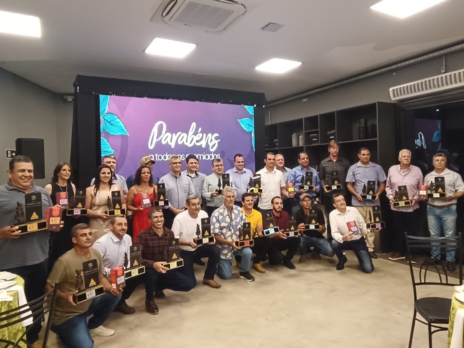 EM CERIMÔNIA EMOCIONANTE, COCATREL PREMIA OS MELHORES CAFÉS 2024/2025