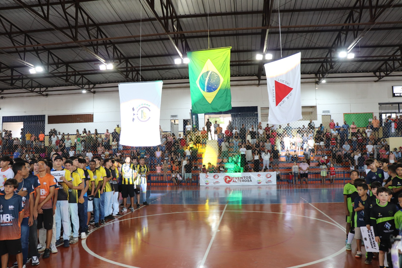 Abertura da Copa do Trabalhador tem ginásio renovado, homenagem emocionante e premiação inédita