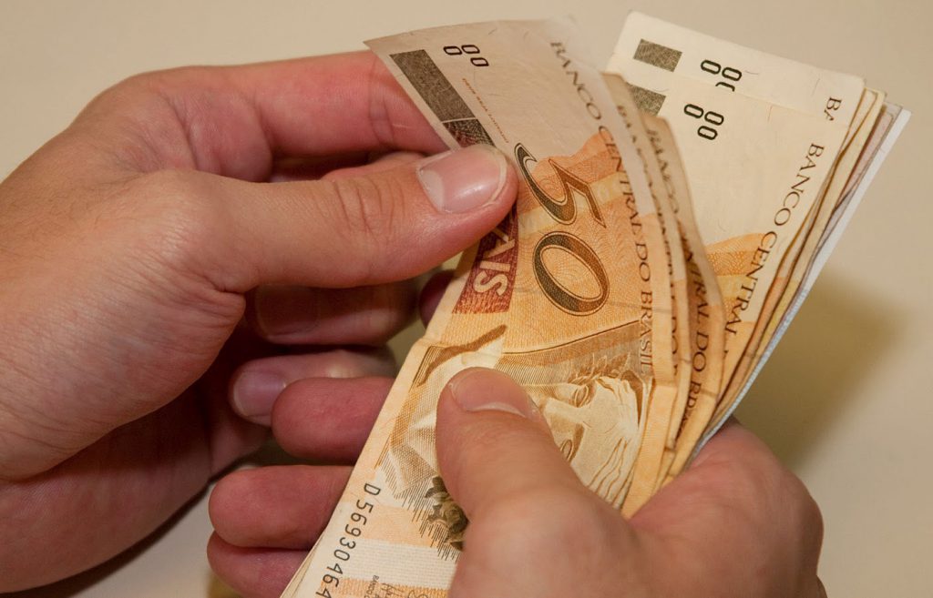 SEU DINHEIRO: Ainda há R$ 9,1 bilhões esquecidos nos bancos; veja como consultar e sacar valores
