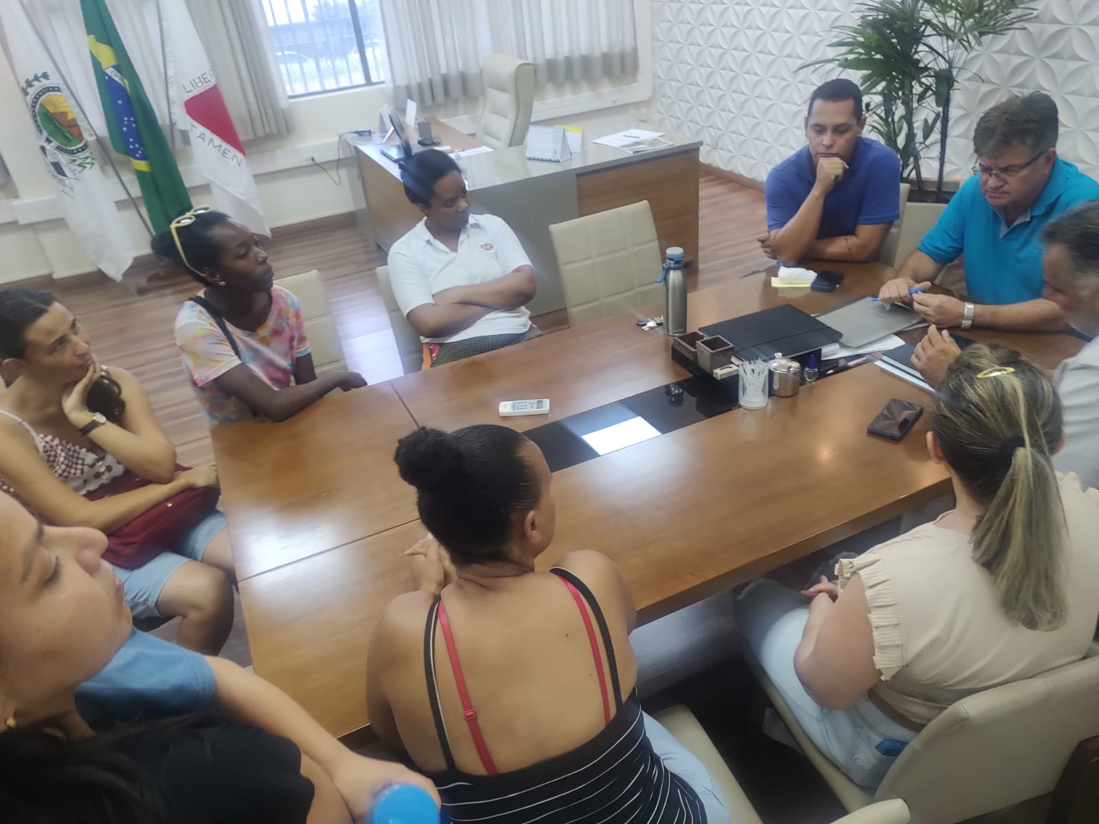 APAE SE MANIFESTA APÓS REPORTAGEM SOBRE O ENCONTRO DAS ‘MÃES ATÍPICAS’ COM O EXECUTIVO